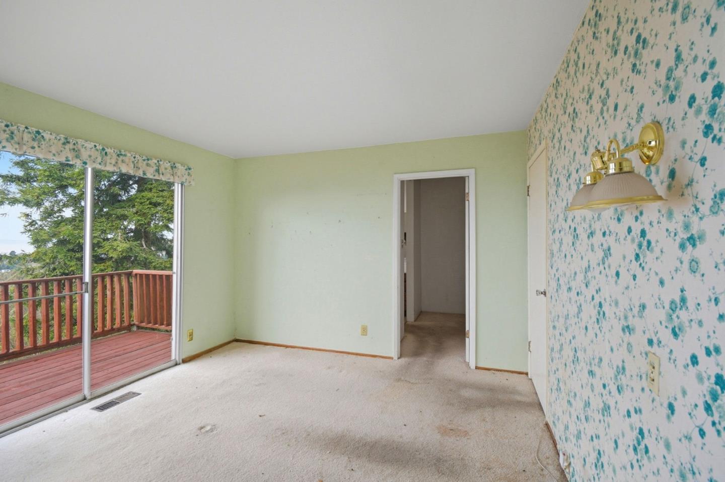 Detail Gallery Image 27 of 56 For 6077 Skyline Blvd, Oakland,  CA 94611 - 3 Beds | 2 Baths