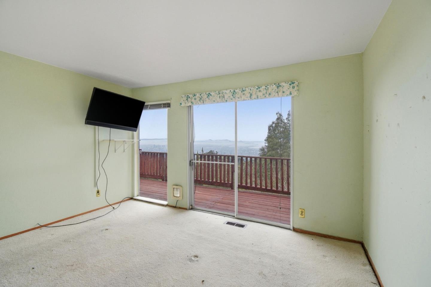 Detail Gallery Image 28 of 56 For 6077 Skyline Blvd, Oakland,  CA 94611 - 3 Beds | 2 Baths