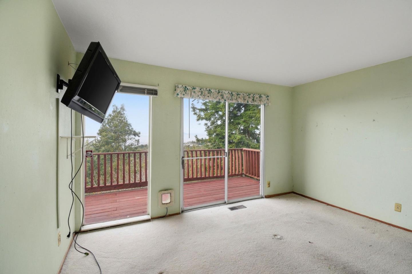 Detail Gallery Image 30 of 56 For 6077 Skyline Blvd, Oakland,  CA 94611 - 3 Beds | 2 Baths