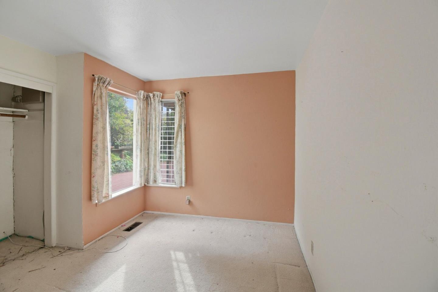 Detail Gallery Image 35 of 56 For 6077 Skyline Blvd, Oakland,  CA 94611 - 3 Beds | 2 Baths