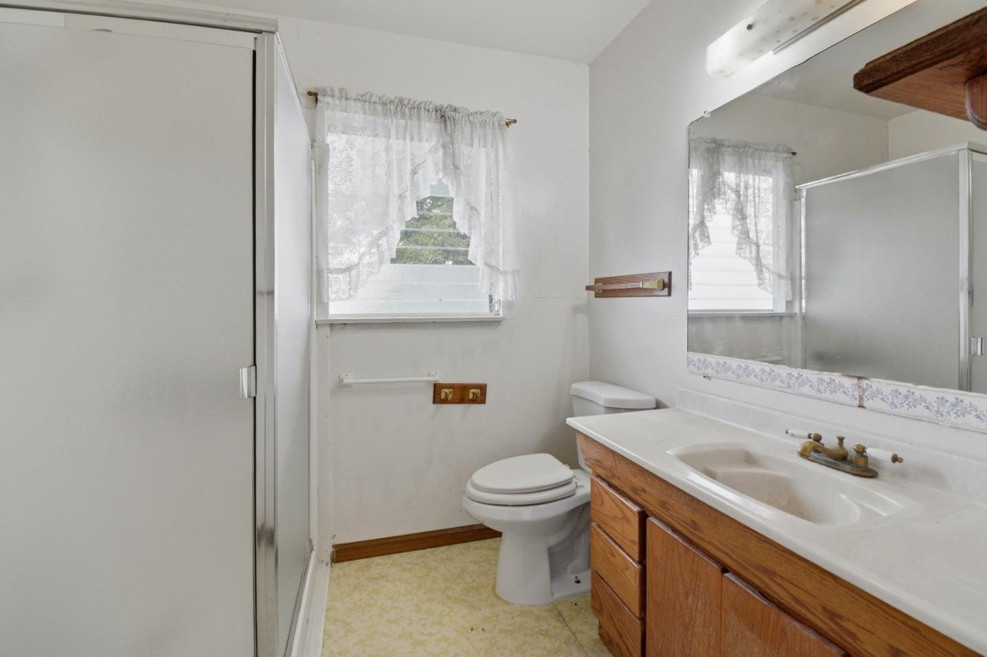 Detail Gallery Image 36 of 56 For 6077 Skyline Blvd, Oakland,  CA 94611 - 3 Beds | 2 Baths