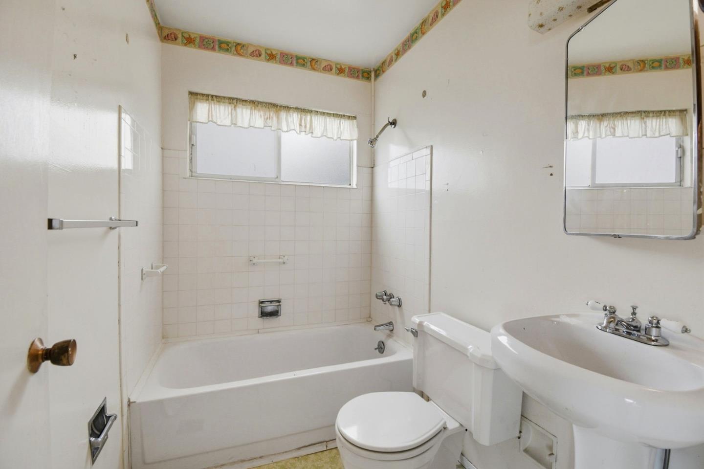 Detail Gallery Image 38 of 56 For 6077 Skyline Blvd, Oakland,  CA 94611 - 3 Beds | 2 Baths