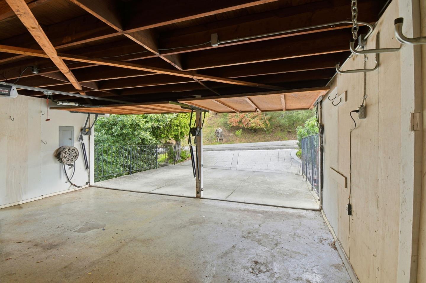 Detail Gallery Image 41 of 56 For 6077 Skyline Blvd, Oakland,  CA 94611 - 3 Beds | 2 Baths