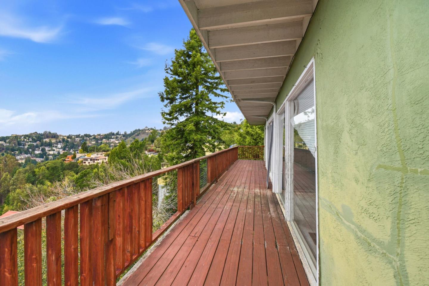 Detail Gallery Image 44 of 56 For 6077 Skyline Blvd, Oakland,  CA 94611 - 3 Beds | 2 Baths