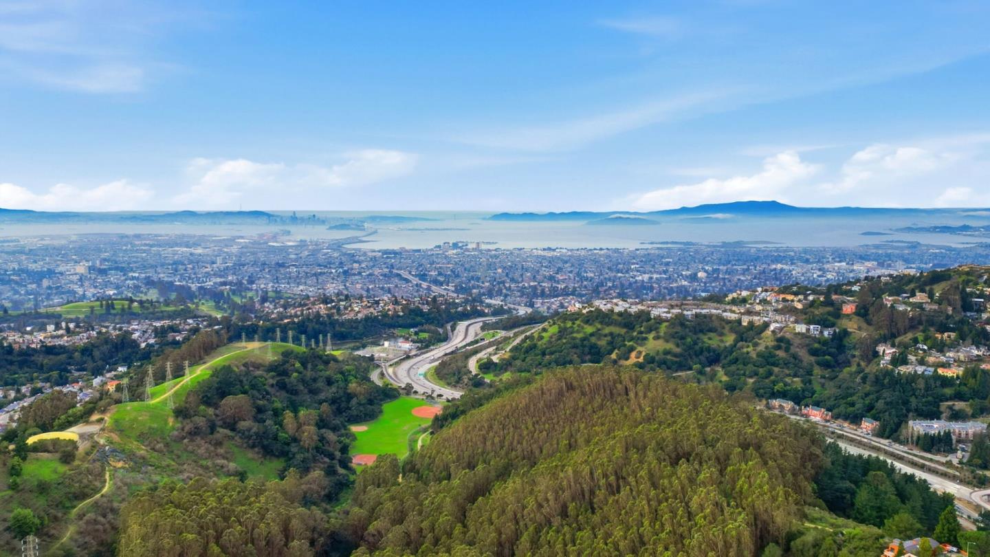 Detail Gallery Image 46 of 56 For 6077 Skyline Blvd, Oakland,  CA 94611 - 3 Beds | 2 Baths