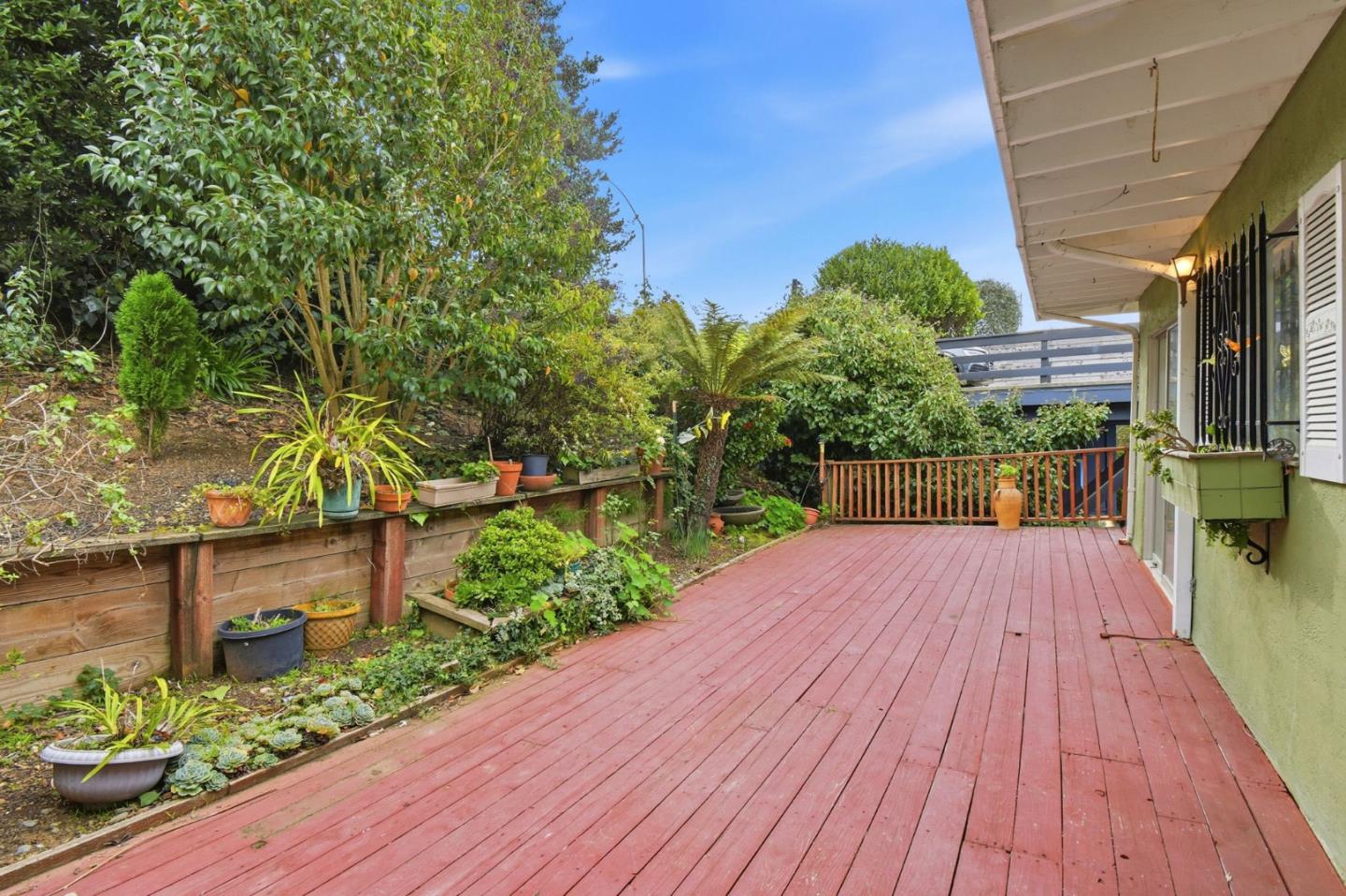 Detail Gallery Image 8 of 56 For 6077 Skyline Blvd, Oakland,  CA 94611 - 3 Beds | 2 Baths