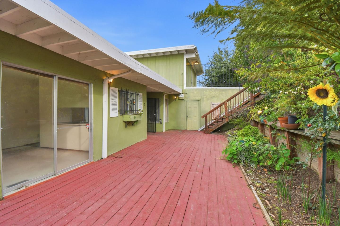 Detail Gallery Image 9 of 56 For 6077 Skyline Blvd, Oakland,  CA 94611 - 3 Beds | 2 Baths