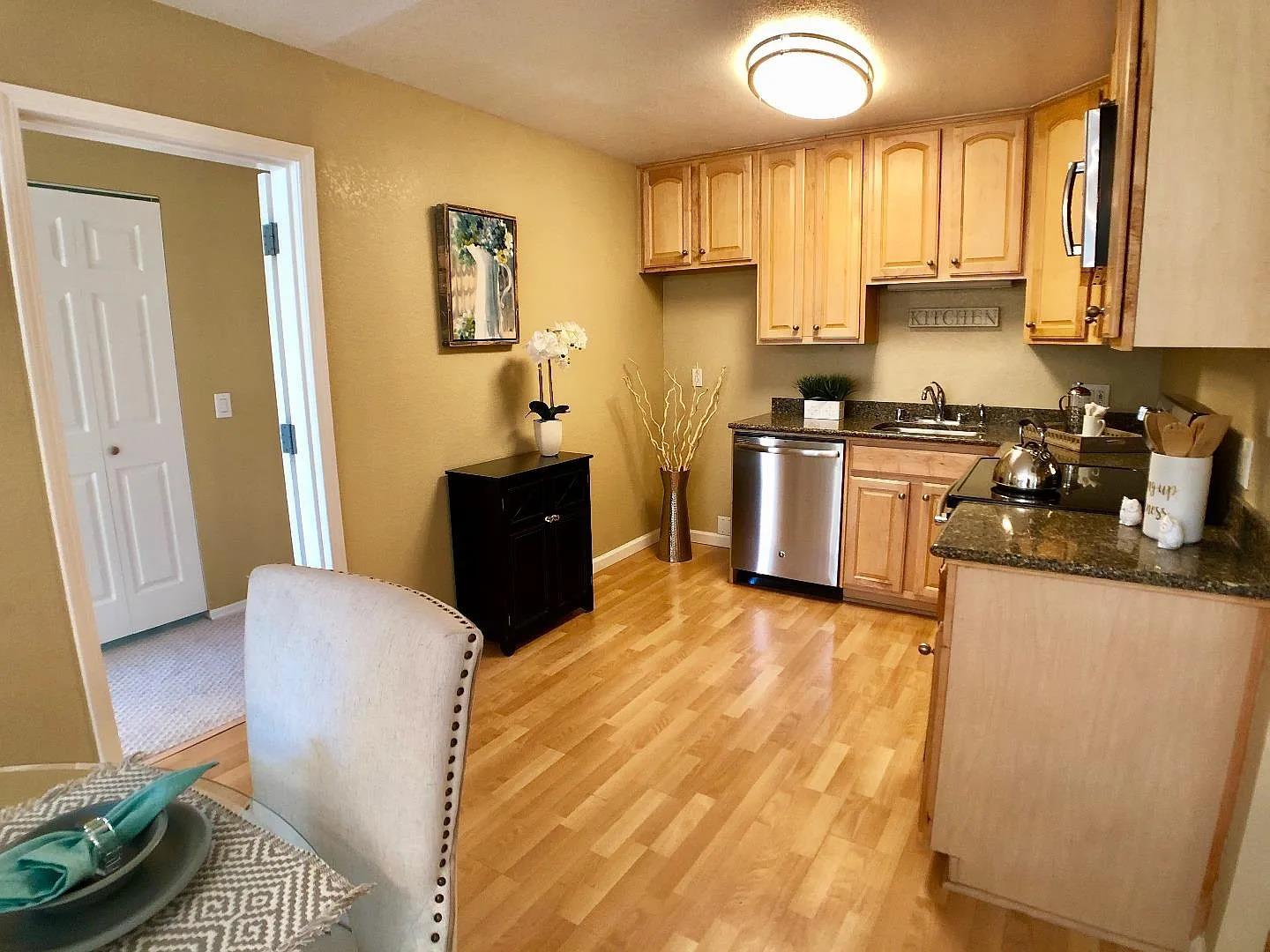 Detail Gallery Image 9 of 15 For 1700 Civic Center Dr, Santa Clara,  CA 95050 - 2 Beds | 2 Baths