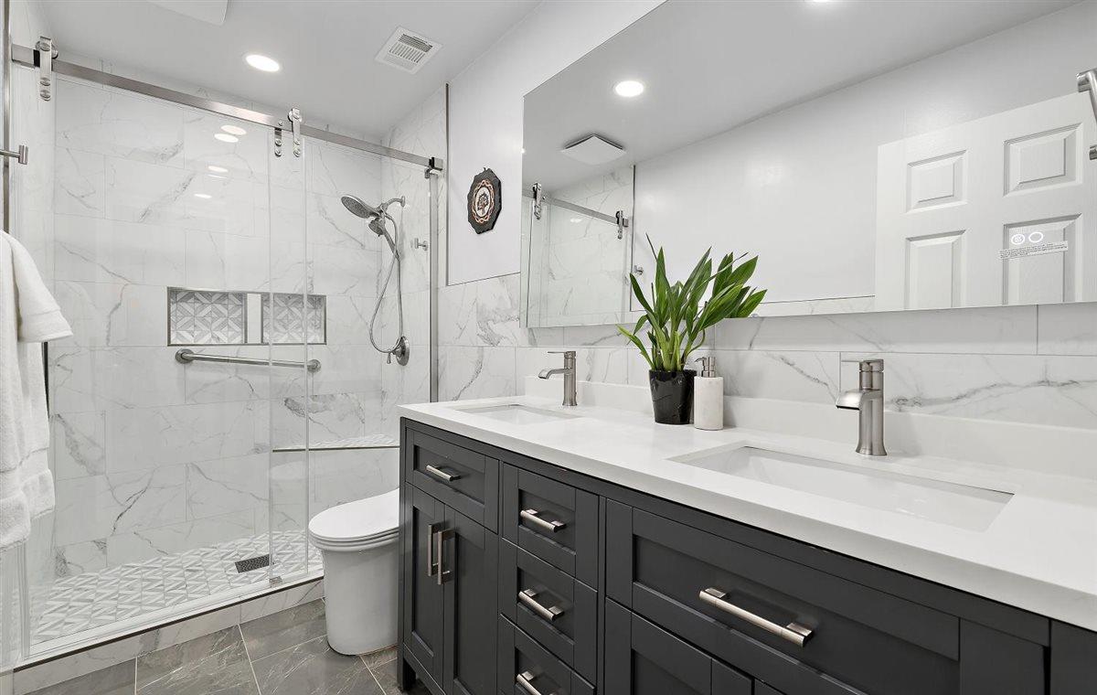 Detail Gallery Image 10 of 16 For 1 Comstock Queen Ct, Mountain View,  CA 94043 - 2 Beds | 1 Baths