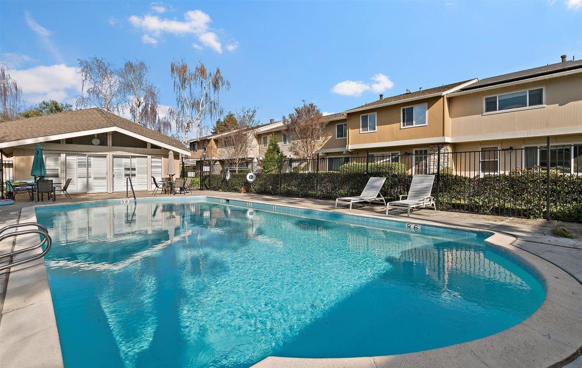 Detail Gallery Image 16 of 16 For 1 Comstock Queen Ct, Mountain View,  CA 94043 - 2 Beds | 1 Baths