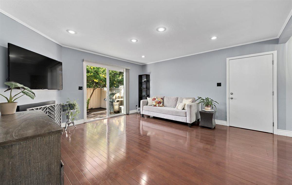 Detail Gallery Image 4 of 16 For 1 Comstock Queen Ct, Mountain View,  CA 94043 - 2 Beds | 1 Baths