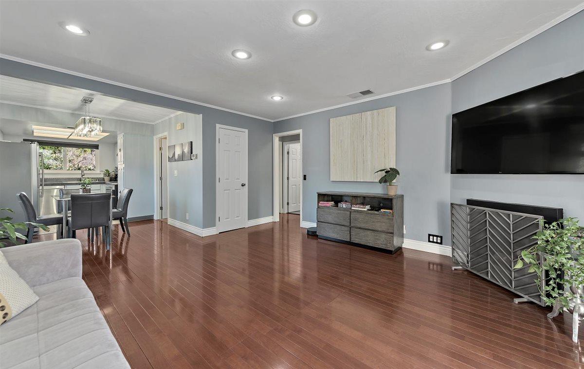 Detail Gallery Image 5 of 16 For 1 Comstock Queen Ct, Mountain View,  CA 94043 - 2 Beds | 1 Baths