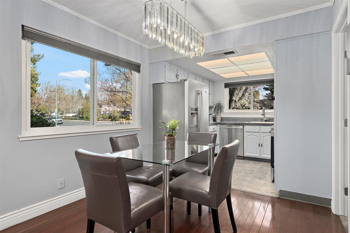 Detail Gallery Image 6 of 16 For 1 Comstock Queen Ct, Mountain View,  CA 94043 - 2 Beds | 1 Baths