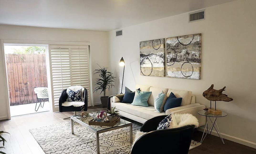 Front Image Thumbnail for ML82032299