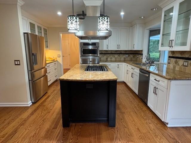 Detail Gallery Image 5 of 13 For 167 Springdale Way, Redwood City,  CA 94062 - 3 Beds | 1/1 Baths