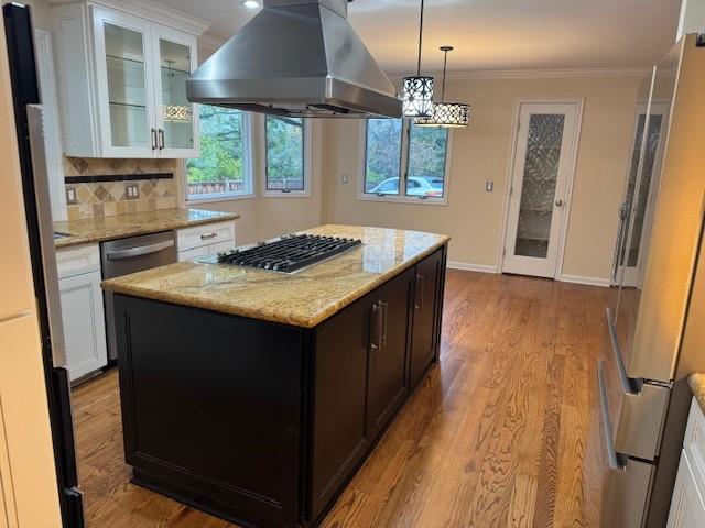 Detail Gallery Image 6 of 13 For 167 Springdale Way, Redwood City,  CA 94062 - 3 Beds | 1/1 Baths