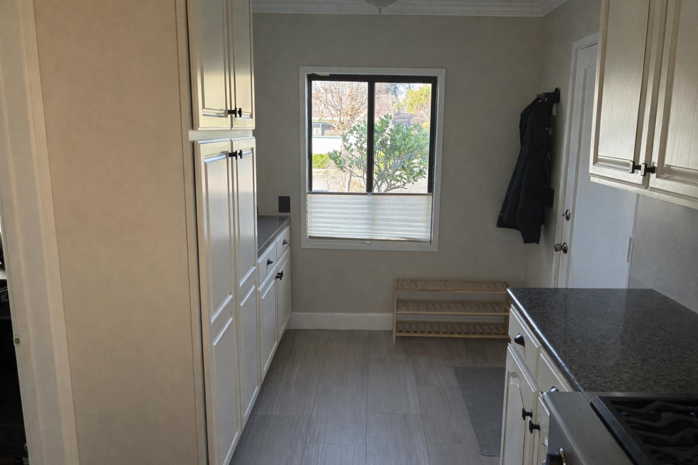 Detail Gallery Image 11 of 17 For 1700 Cleveland Ave, San Jose,  CA 95126 - 4 Beds | 2 Baths