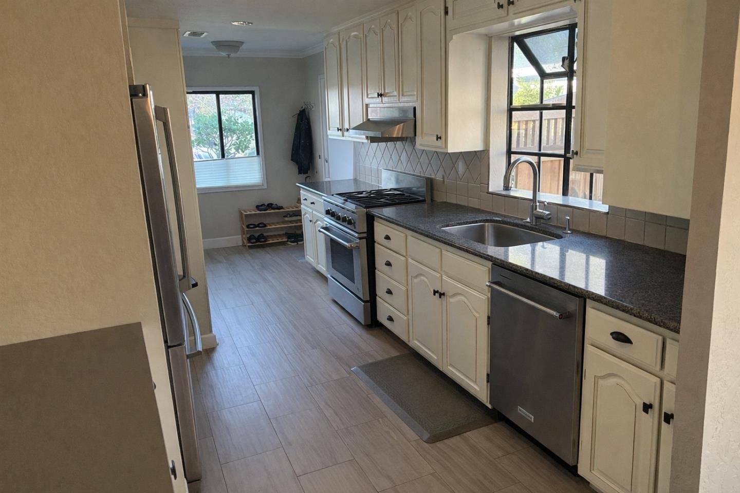 Detail Gallery Image 12 of 17 For 1700 Cleveland Ave, San Jose,  CA 95126 - 4 Beds | 2 Baths