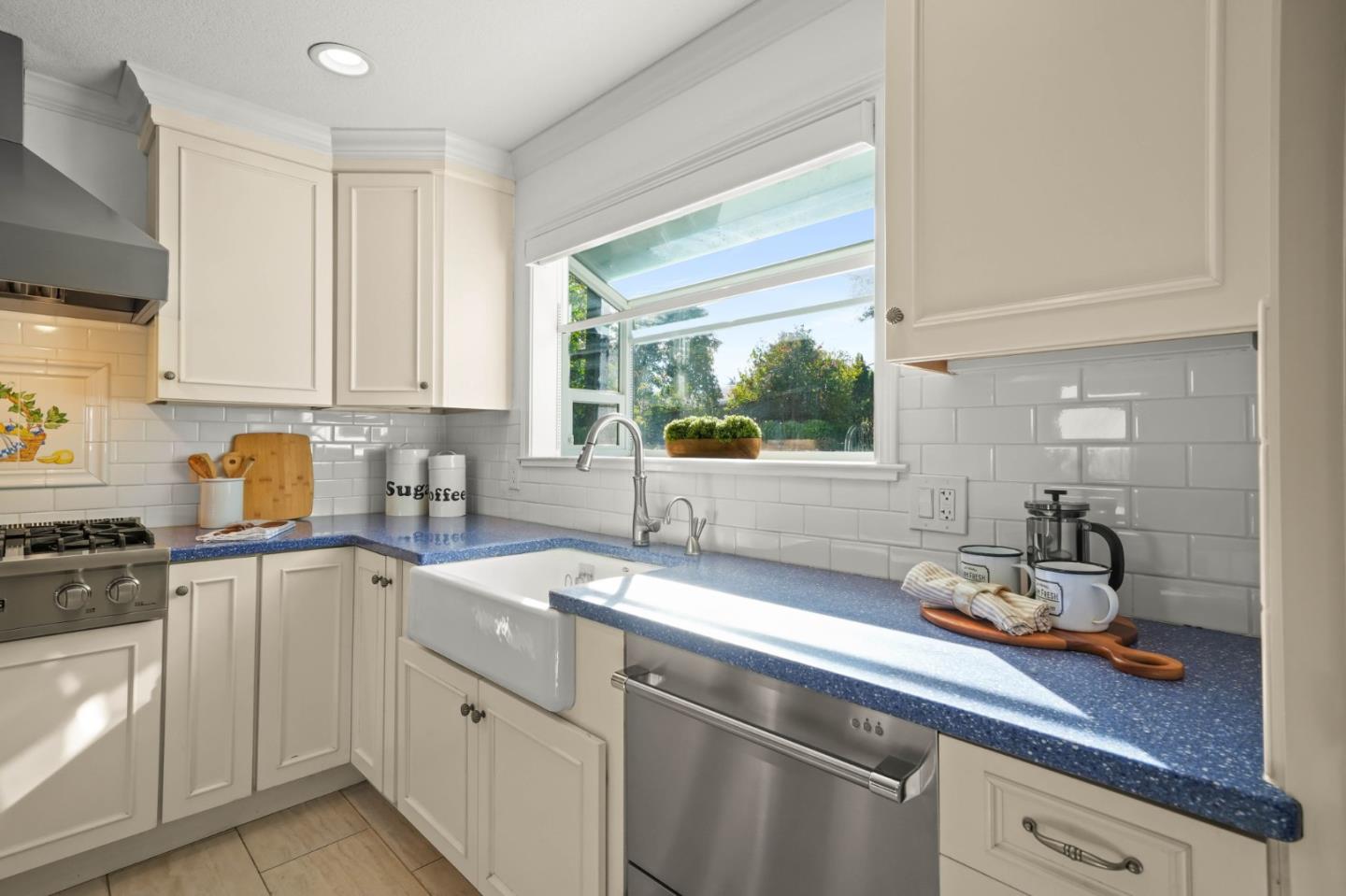 Detail Gallery Image 10 of 50 For 1430 Santa Maria Way, Sebastopol,  CA 95472 - 3 Beds | 2 Baths