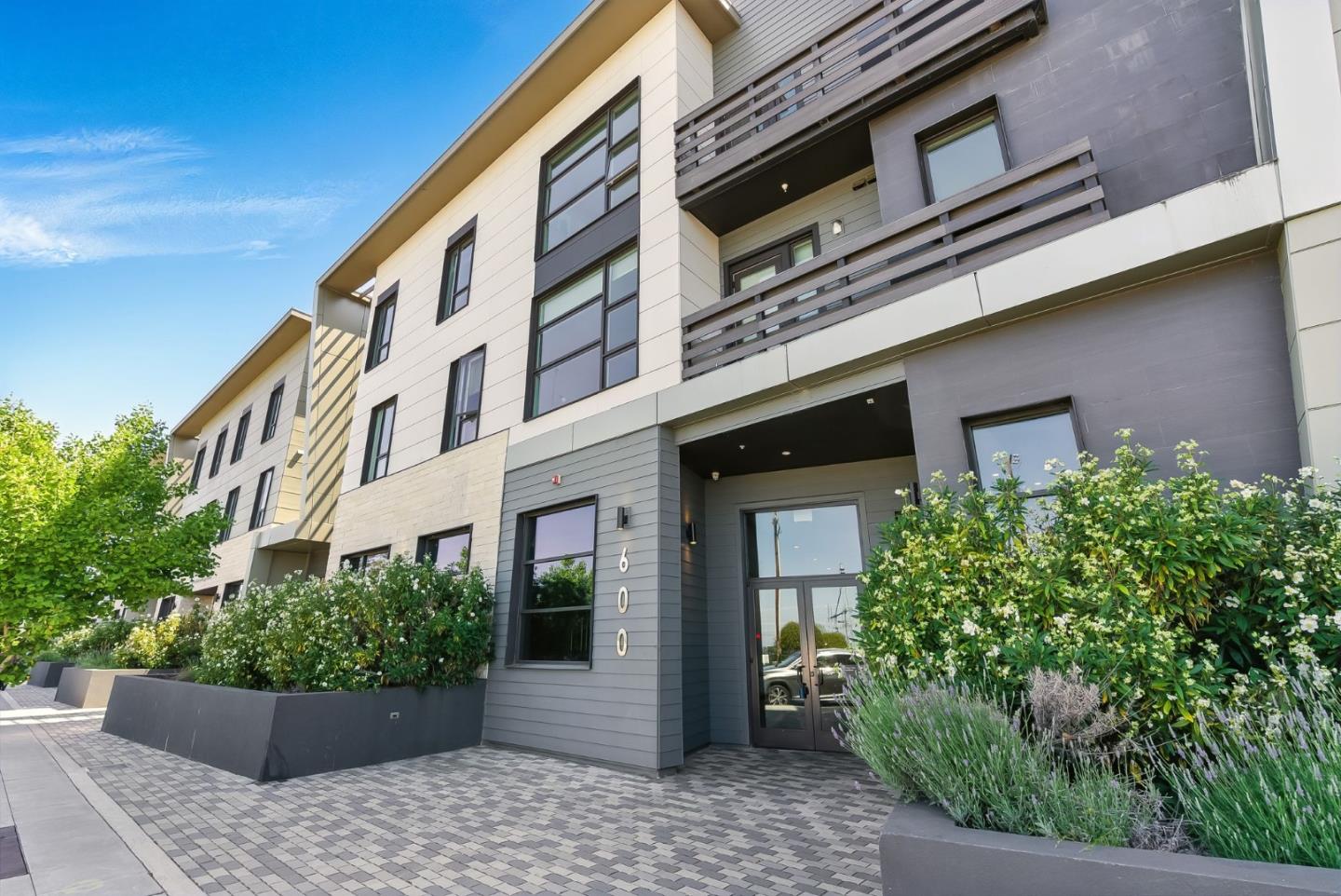 Detail Gallery Image 2 of 38 For 600 El Camino Real #309,  Belmont,  CA 94002 - 2 Beds | 2 Baths