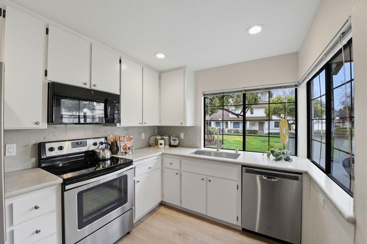 Detail Gallery Image 2 of 23 For 5445 Colony Green Dr, San Jose,  CA 95123 - 2 Beds | 1 Baths