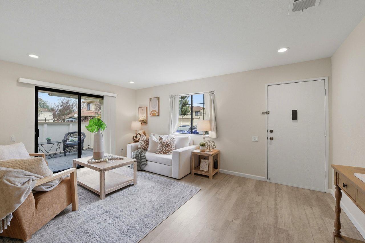 Detail Gallery Image 4 of 23 For 5445 Colony Green Dr, San Jose,  CA 95123 - 2 Beds | 1 Baths