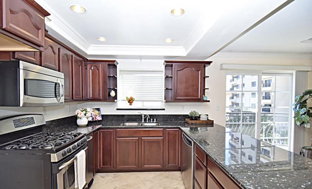 Detail Gallery Image 11 of 14 For 700 S Ardmore Ave, Los Angeles,  CA 90005 - 2 Beds | 2 Baths