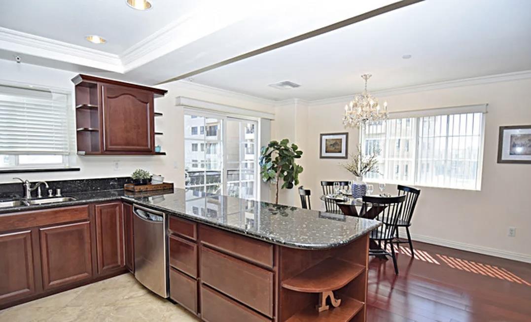 Detail Gallery Image 12 of 14 For 700 S Ardmore Ave, Los Angeles,  CA 90005 - 2 Beds | 2 Baths