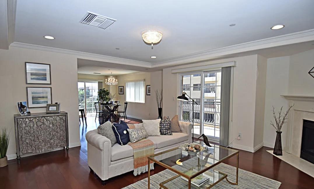 Detail Gallery Image 2 of 14 For 700 S Ardmore Ave, Los Angeles,  CA 90005 - 2 Beds | 2 Baths