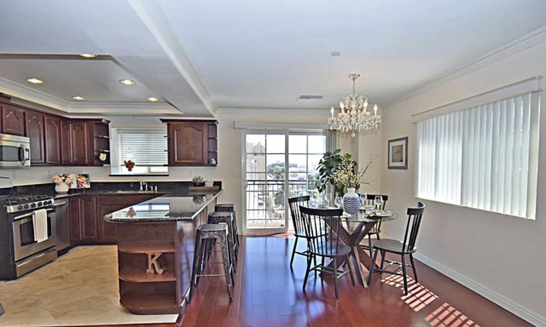 Detail Gallery Image 4 of 14 For 700 S Ardmore Ave, Los Angeles,  CA 90005 - 2 Beds | 2 Baths