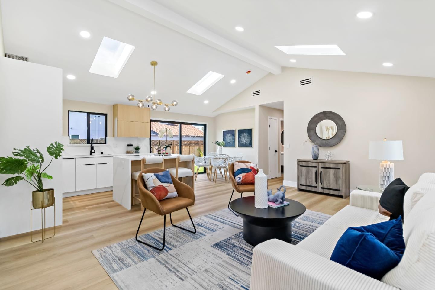 Detail Gallery Image 3 of 79 For 1707 Fruitdale Ave, San Jose,  CA 95128 - 4 Beds | 2 Baths