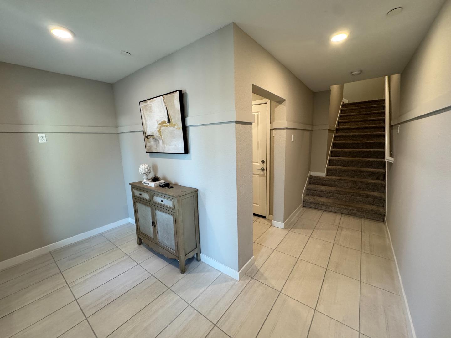 Detail Gallery Image 2 of 29 For 31 Tidal Way, San Mateo,  CA 94401 - 4 Beds | 3 Baths