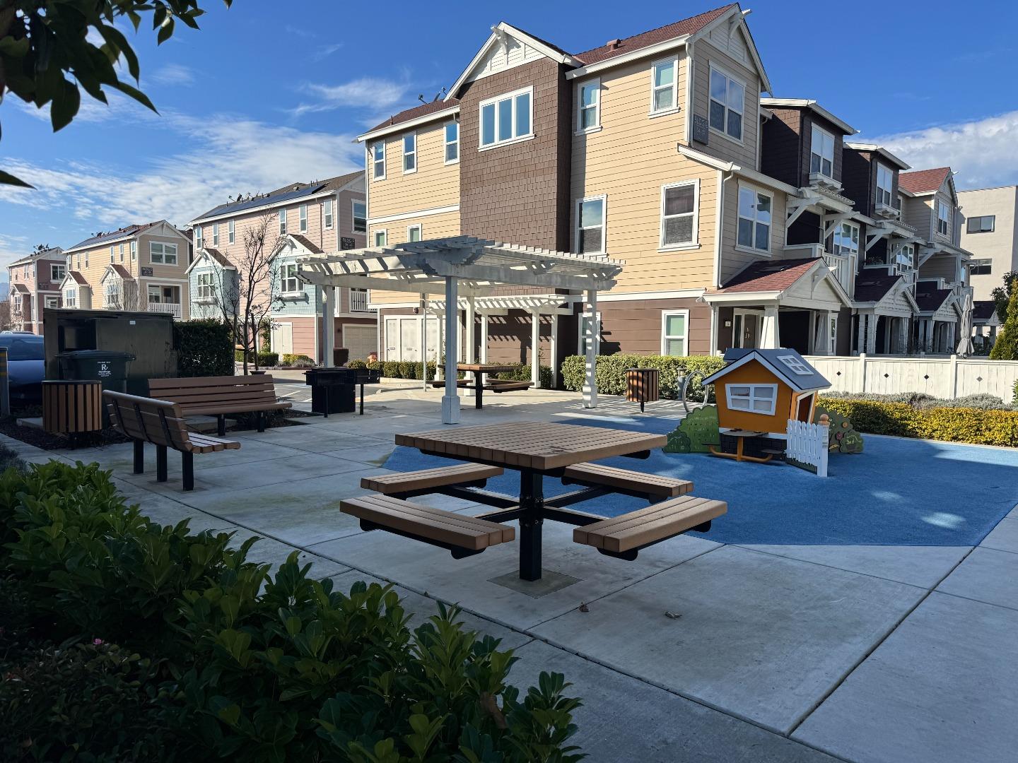 Detail Gallery Image 29 of 29 For 31 Tidal Way, San Mateo,  CA 94401 - 4 Beds | 3 Baths