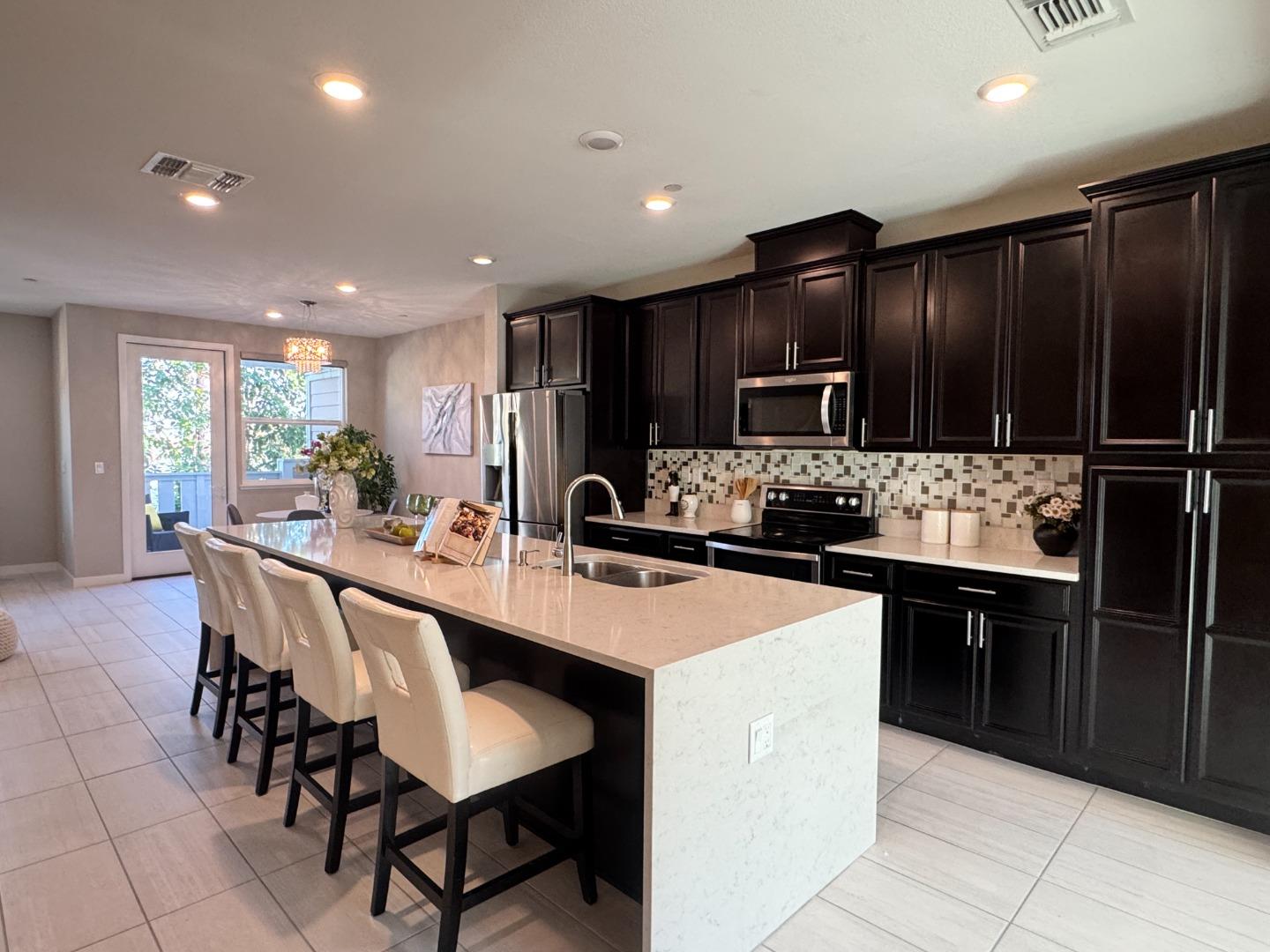 Detail Gallery Image 5 of 29 For 31 Tidal Way, San Mateo,  CA 94401 - 4 Beds | 3 Baths