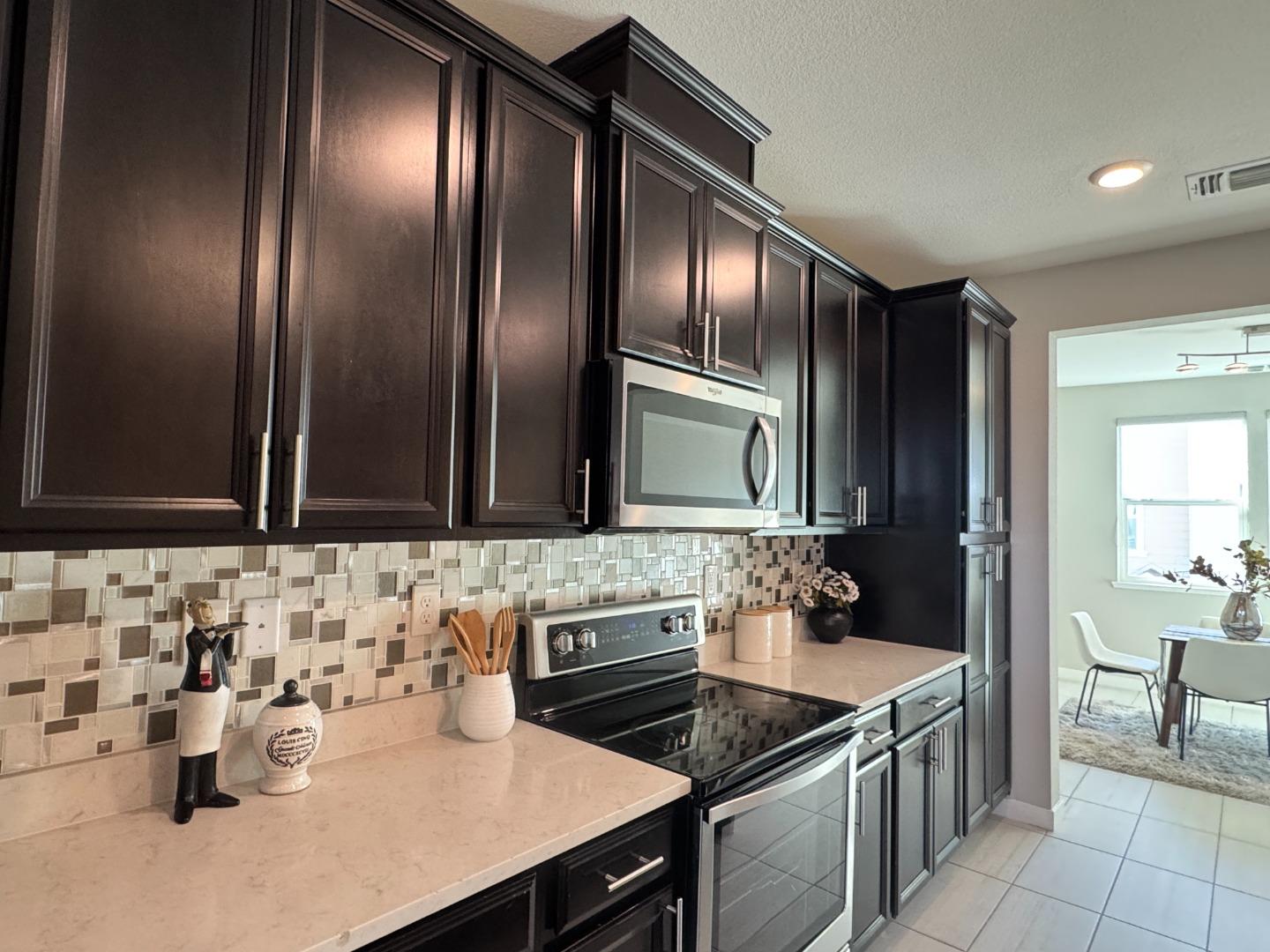 Detail Gallery Image 7 of 29 For 31 Tidal Way, San Mateo,  CA 94401 - 4 Beds | 3 Baths