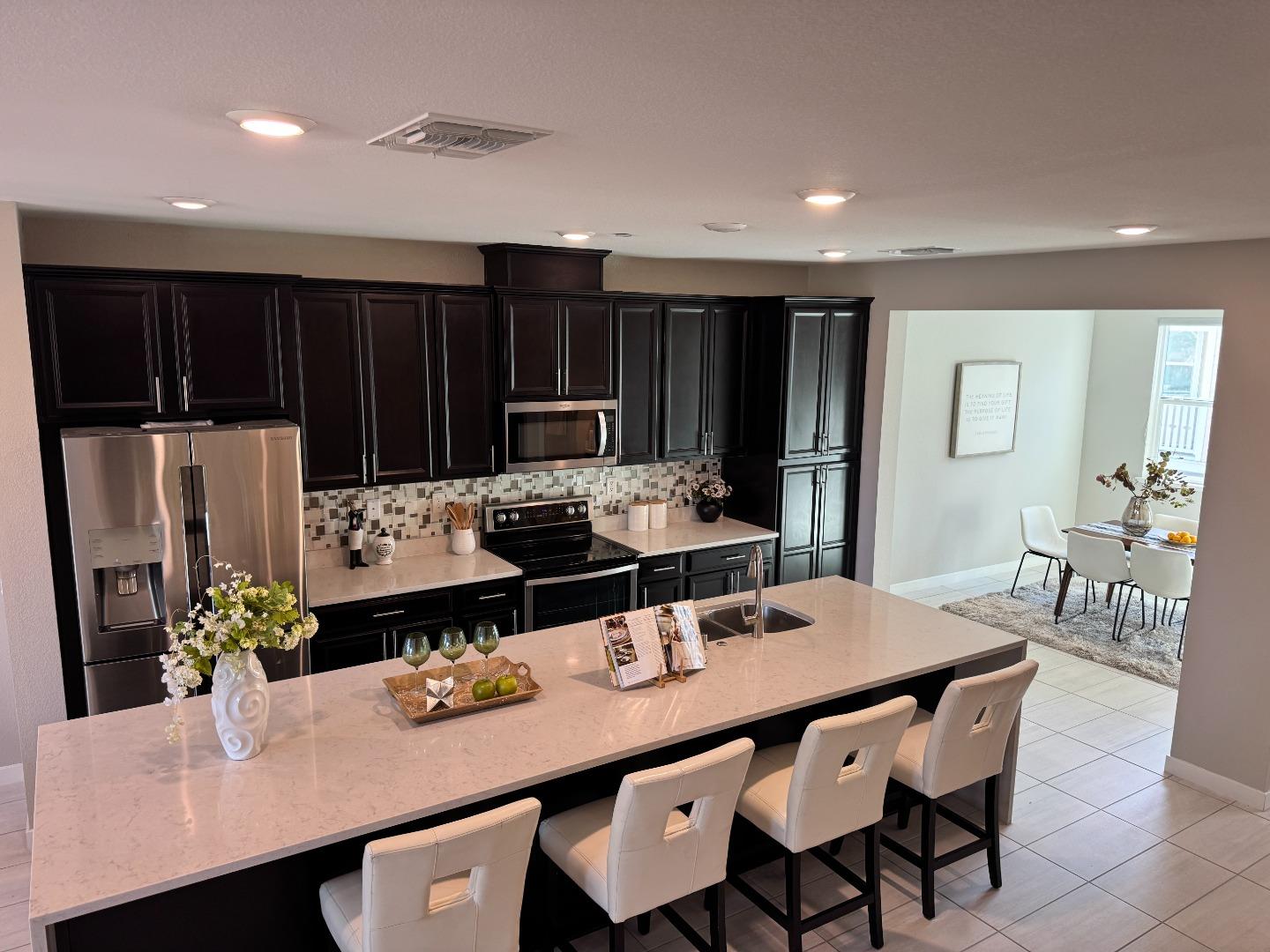 Detail Gallery Image 9 of 29 For 31 Tidal Way, San Mateo,  CA 94401 - 4 Beds | 3 Baths