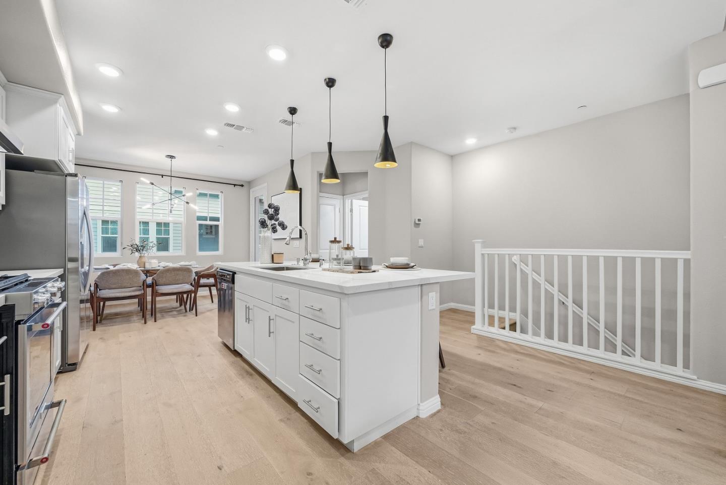 Detail Gallery Image 11 of 65 For 346 Circuit Way, Mountain View,  CA 94043 - 3 Beds | 3/1 Baths