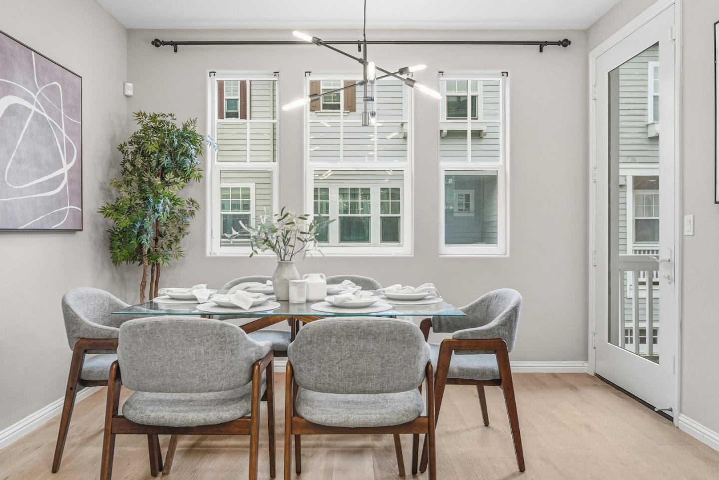 Detail Gallery Image 12 of 65 For 346 Circuit Way, Mountain View,  CA 94043 - 3 Beds | 3/1 Baths