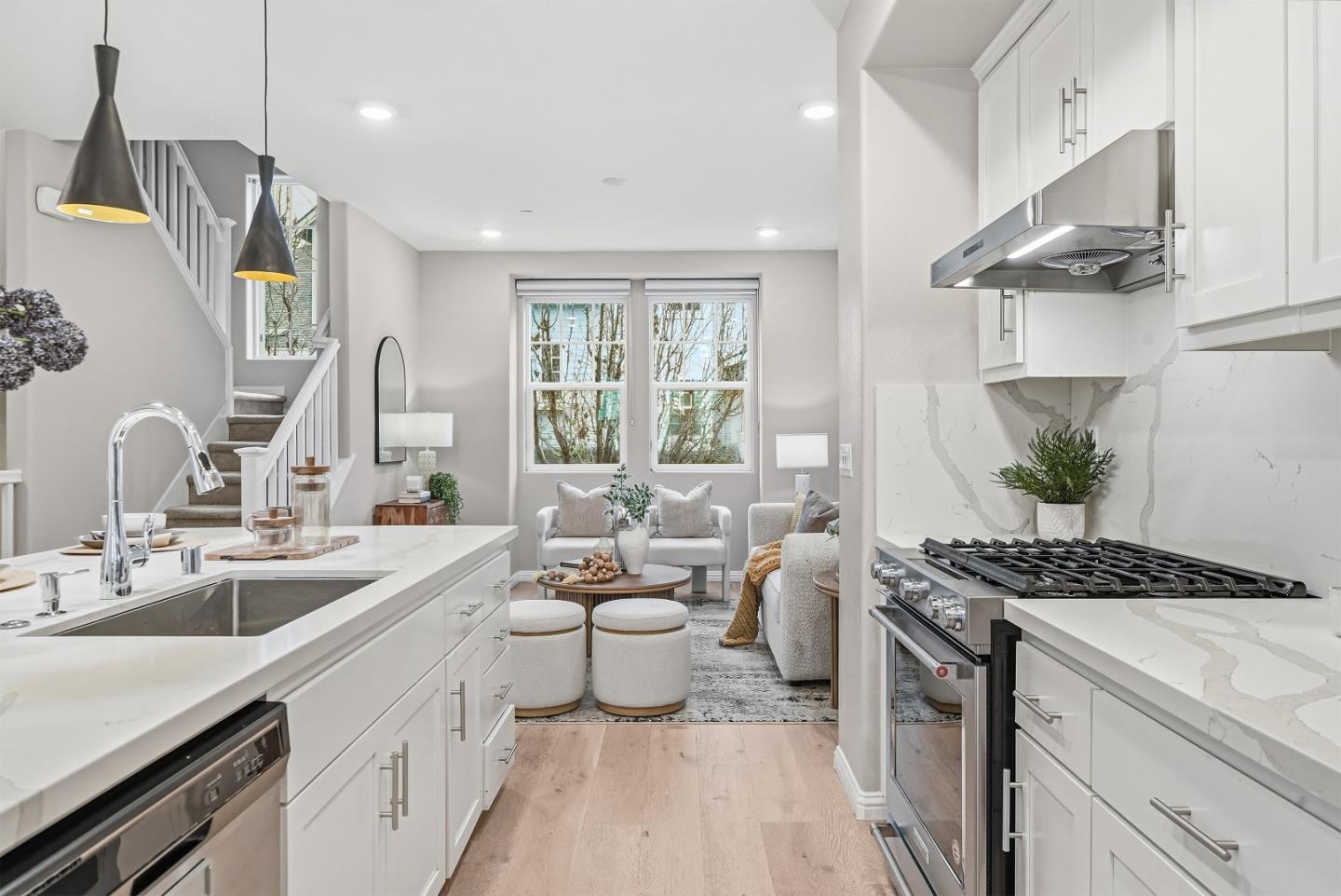 Detail Gallery Image 15 of 65 For 346 Circuit Way, Mountain View,  CA 94043 - 3 Beds | 3/1 Baths