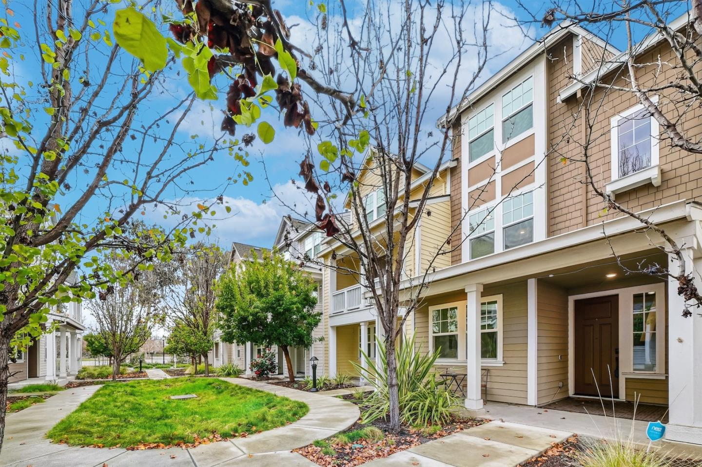 Detail Gallery Image 4 of 65 For 346 Circuit Way, Mountain View,  CA 94043 - 3 Beds | 3/1 Baths