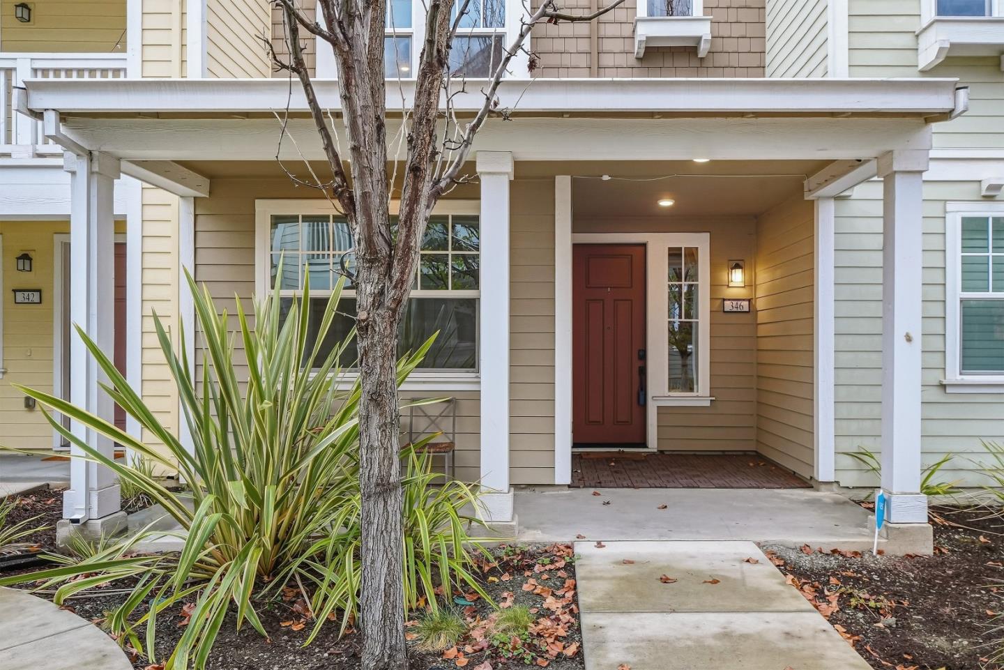 Detail Gallery Image 5 of 65 For 346 Circuit Way, Mountain View,  CA 94043 - 3 Beds | 3/1 Baths