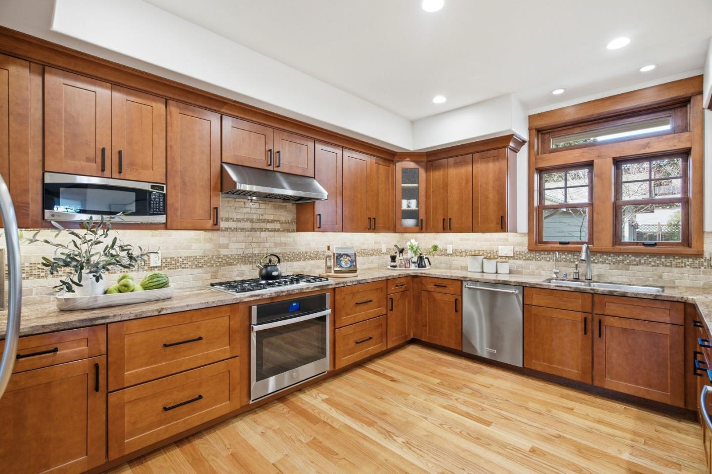 Detail Gallery Image 17 of 65 For 15681 Camino Del Cerro, Los Gatos,  CA 95032 - 5 Beds | 3/1 Baths