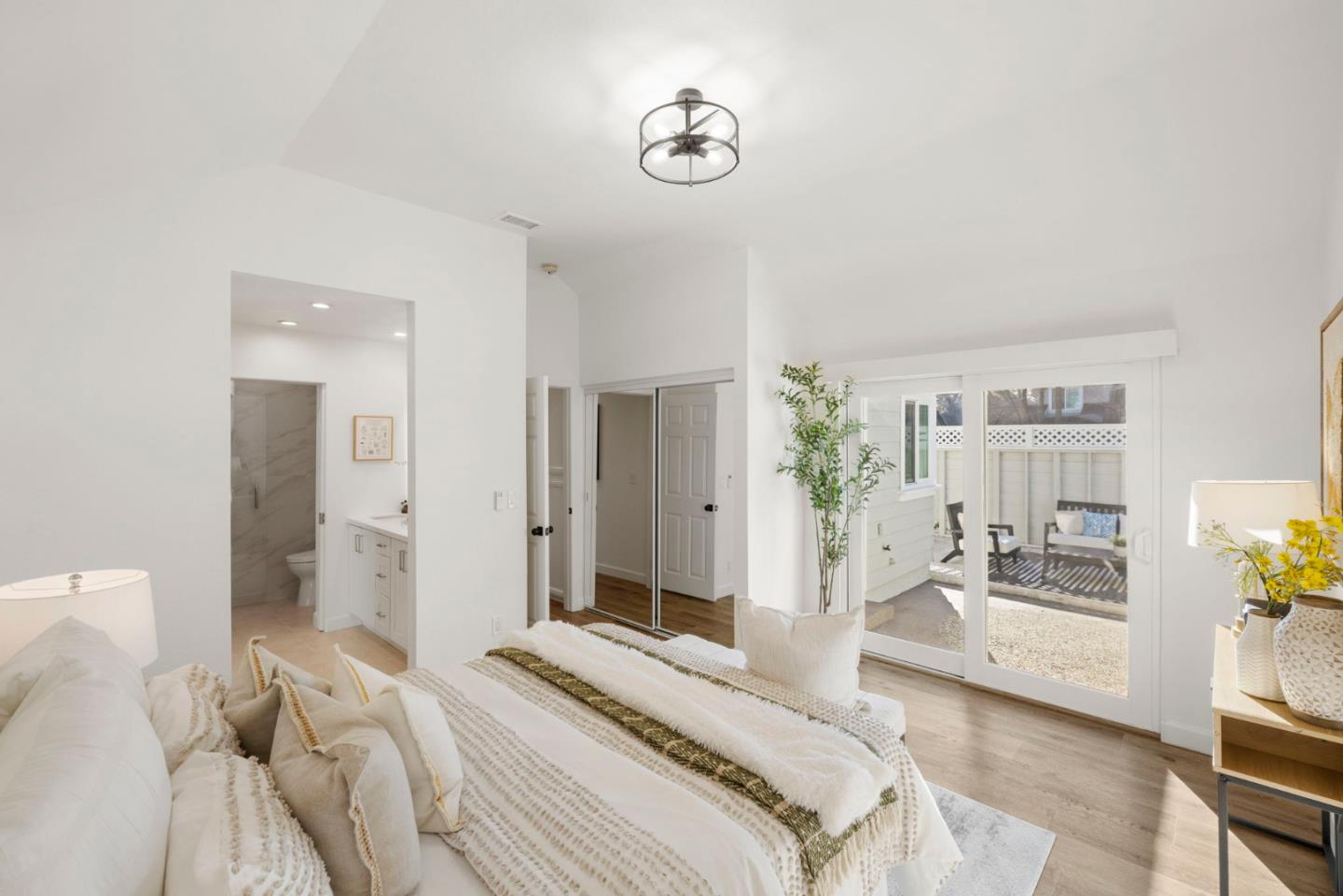 Detail Gallery Image 17 of 47 For 741 Newport Cir, Redwood City,  CA 94065 - 2 Beds | 2 Baths