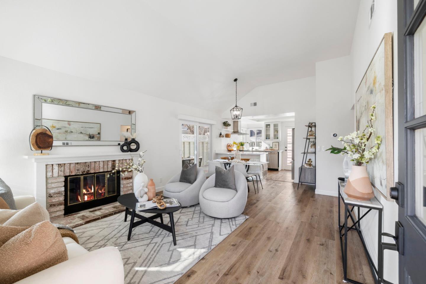 Detail Gallery Image 3 of 47 For 741 Newport Cir, Redwood City,  CA 94065 - 2 Beds | 2 Baths