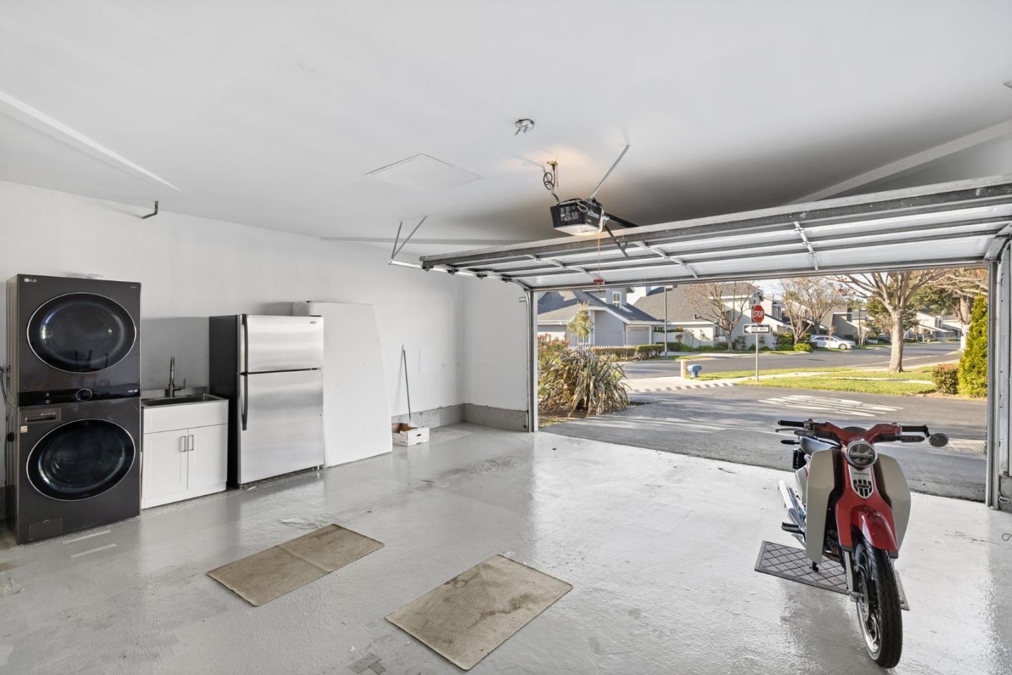 Detail Gallery Image 32 of 47 For 741 Newport Cir, Redwood City,  CA 94065 - 2 Beds | 2 Baths