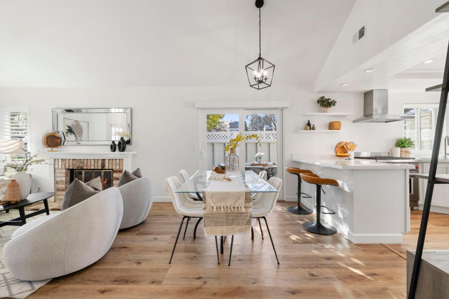 Detail Gallery Image 8 of 47 For 741 Newport Cir, Redwood City,  CA 94065 - 2 Beds | 2 Baths