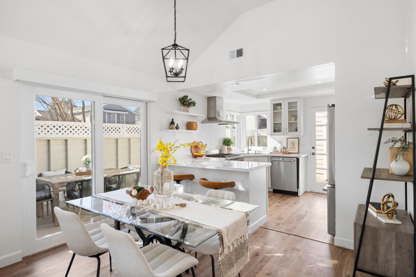 Detail Gallery Image 9 of 47 For 741 Newport Cir, Redwood City,  CA 94065 - 2 Beds | 2 Baths