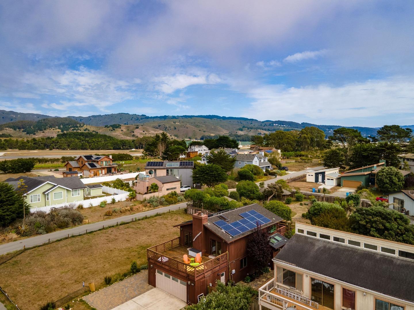 Detail Gallery Image 2 of 2 For 90 Madrone, Moss Beach,  CA 94038 - – Beds | – Baths