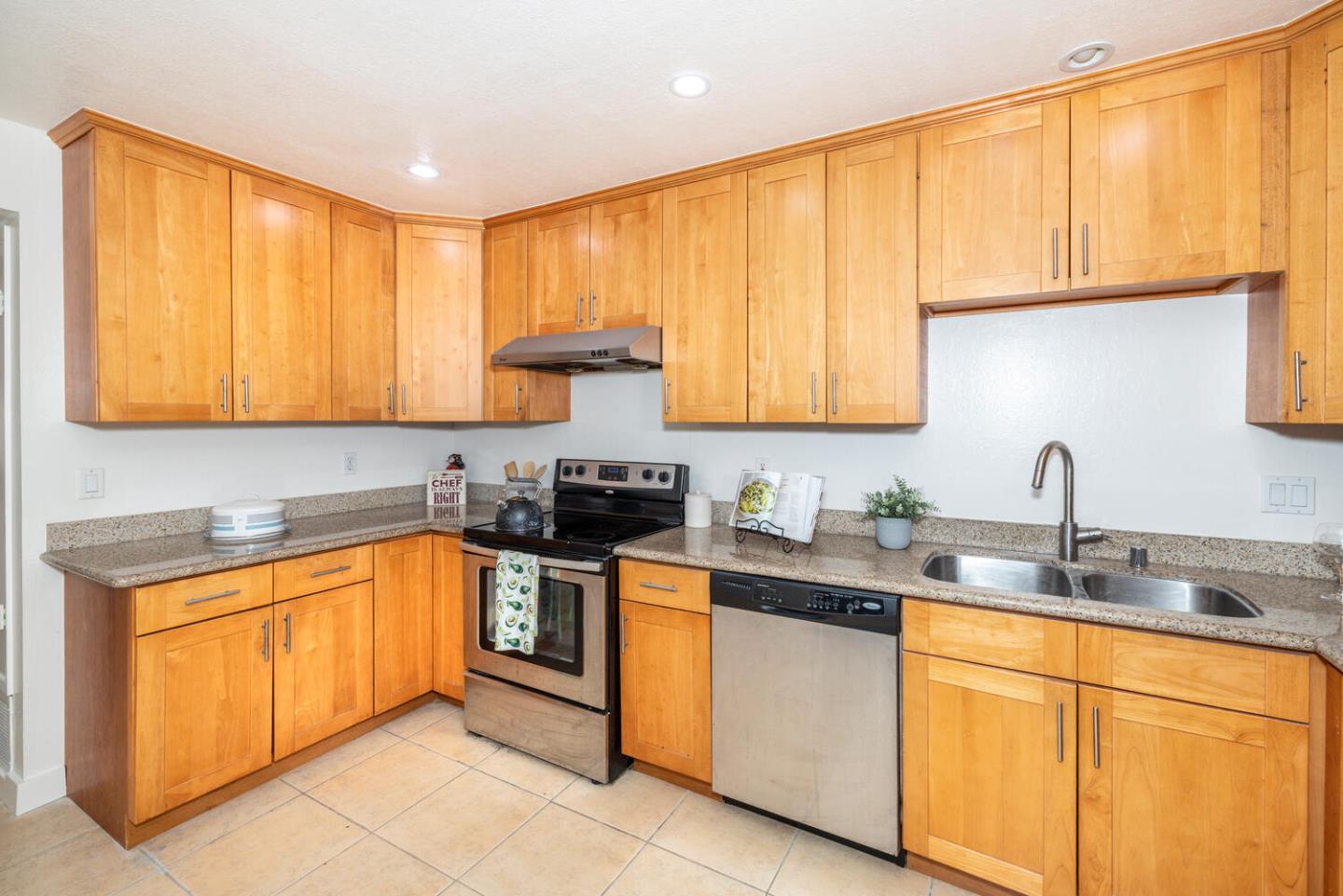 Detail Gallery Image 14 of 43 For 339 Catamaran St, Foster City,  CA 94404 - 3 Beds | 2/1 Baths