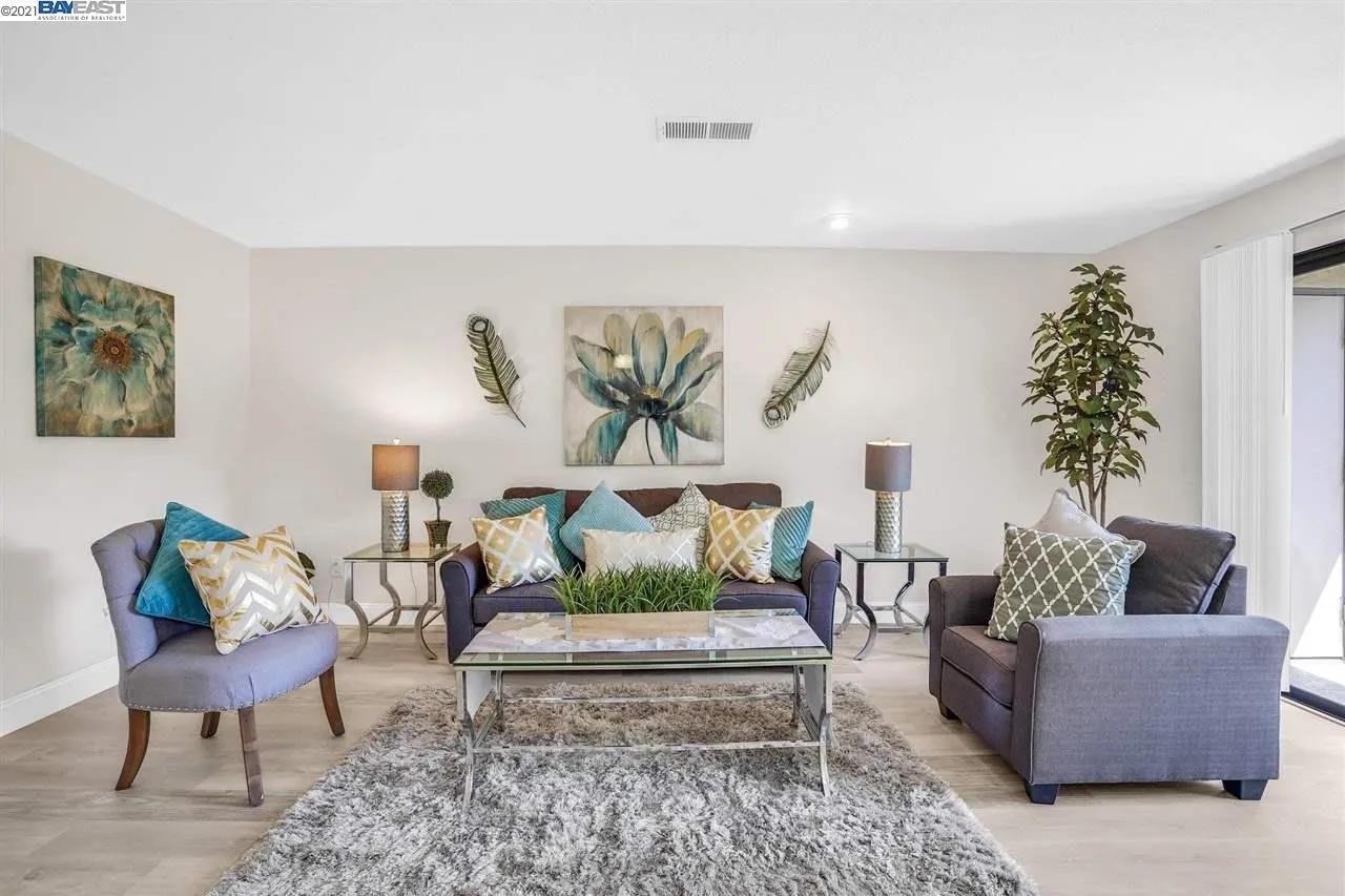 Front Image Thumbnail for ML82032326